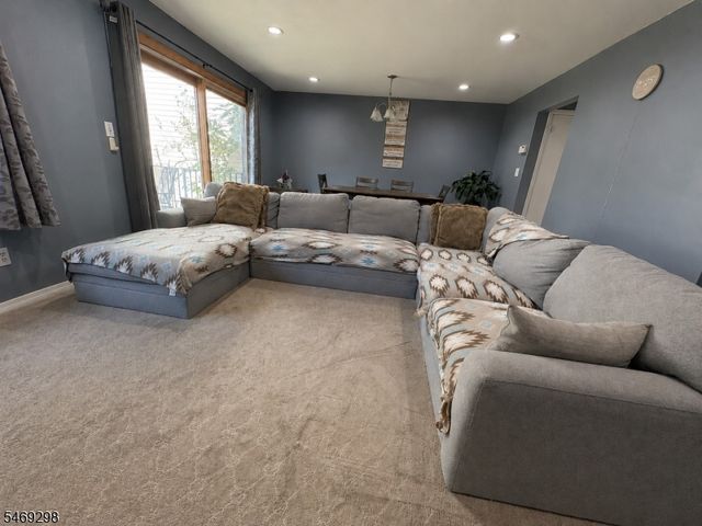 901 Merritt Dr, Hillsborough Twp., NJ 08844