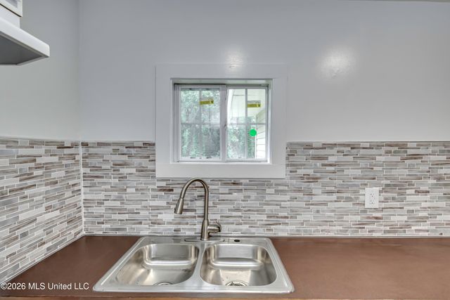 1872 Shady Lane Drive, Jackson, MS 39204