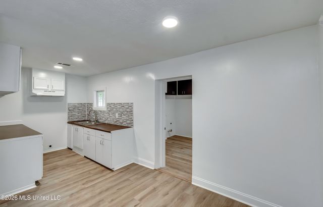 1872 Shady Lane Drive, Jackson, MS 39204