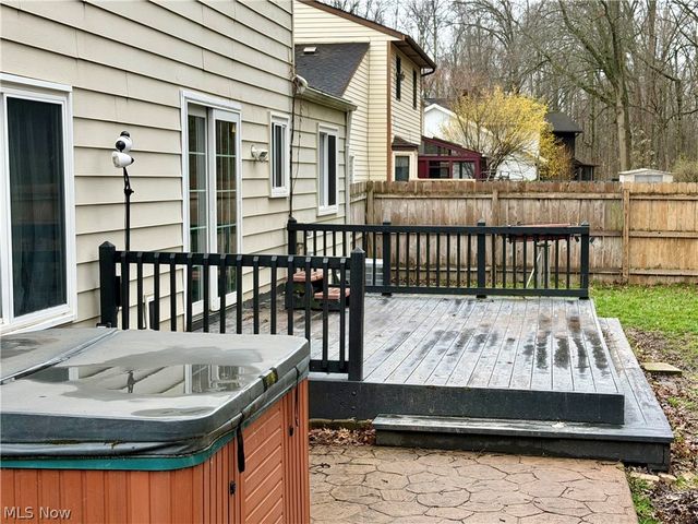 6186 Wild Oak Drive, North Olmsted, OH 44070