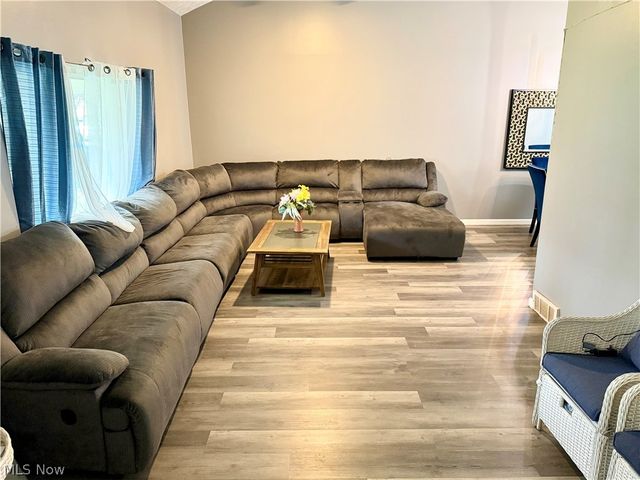 6186 Wild Oak Drive, North Olmsted, OH 44070