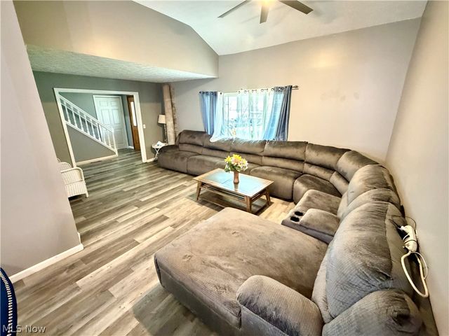 6186 Wild Oak Drive, North Olmsted, OH 44070