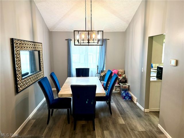 6186 Wild Oak Drive, North Olmsted, OH 44070