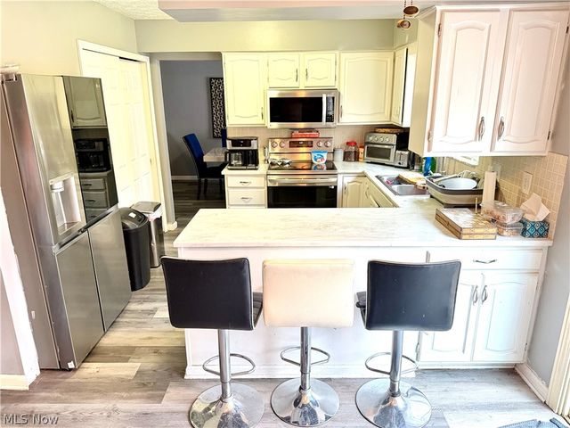 6186 Wild Oak Drive, North Olmsted, OH 44070