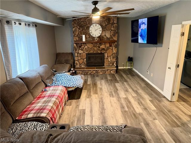 6186 Wild Oak Drive, North Olmsted, OH 44070