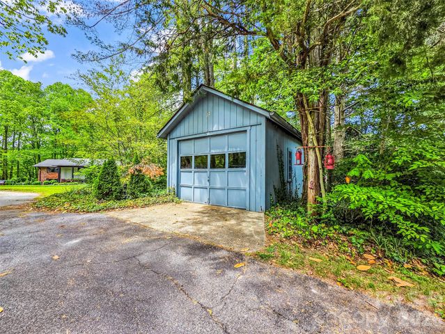 122 W Sweetbriar Lane, Etowah, NC 28729