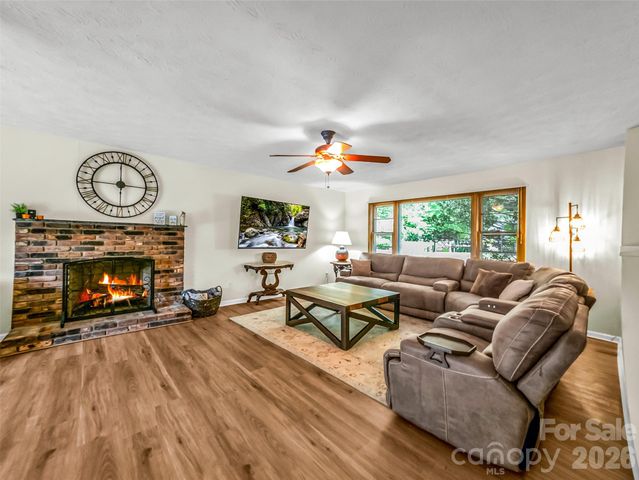122 W Sweetbriar Lane, Etowah, NC 28729
