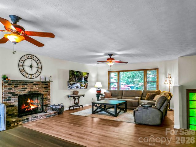 122 W Sweetbriar Lane, Etowah, NC 28729