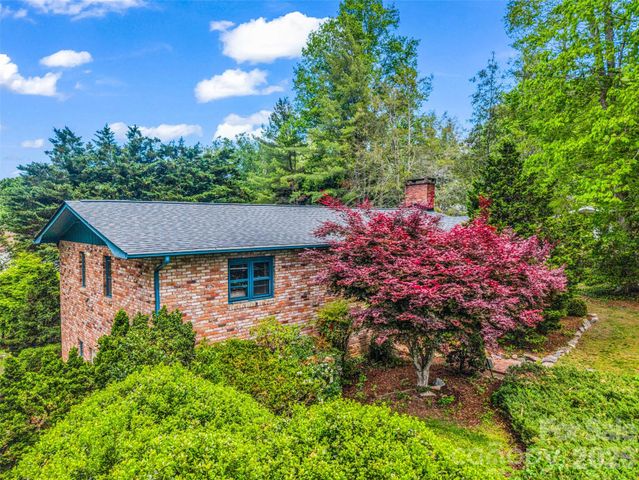 122 W Sweetbriar Lane, Etowah, NC 28729