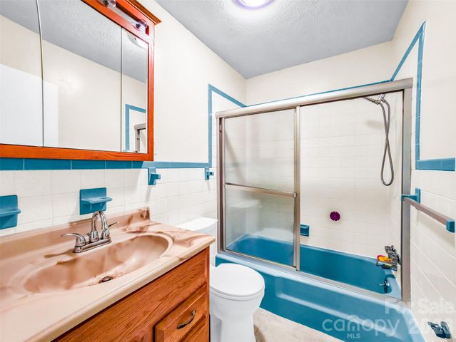 122 W Sweetbriar Lane, Etowah, NC 28729
