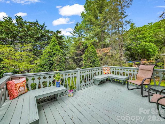 122 W Sweetbriar Lane, Etowah, NC 28729