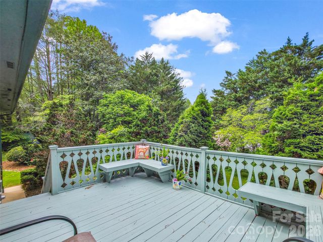122 W Sweetbriar Lane, Etowah, NC 28729