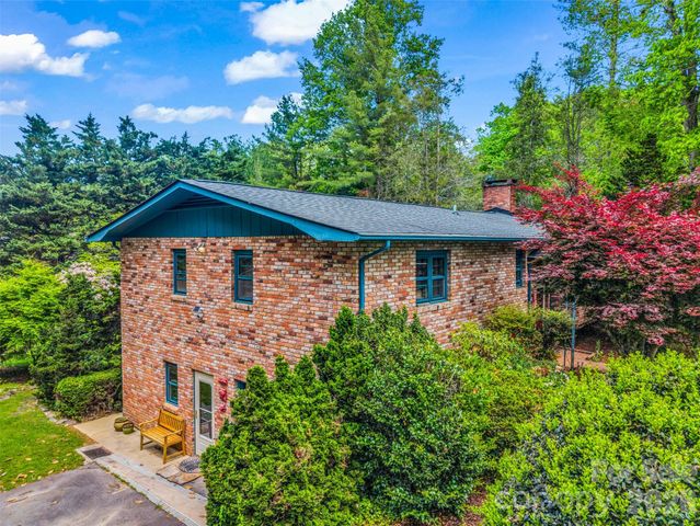 122 W Sweetbriar Lane, Etowah, NC 28729