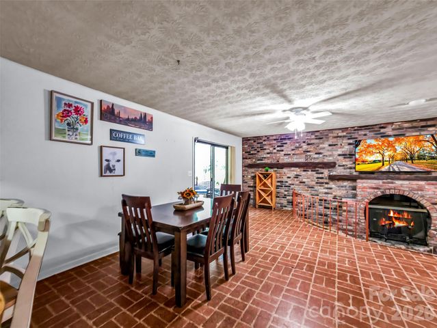 122 W Sweetbriar Lane, Etowah, NC 28729
