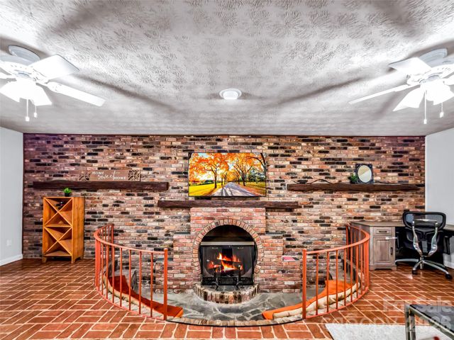 122 W Sweetbriar Lane, Etowah, NC 28729