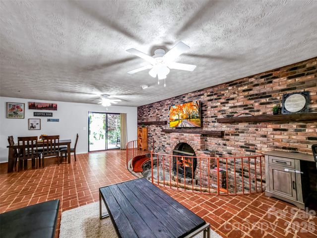 122 W Sweetbriar Lane, Etowah, NC 28729