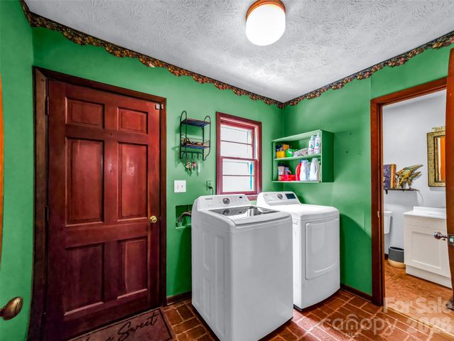 122 W Sweetbriar Lane, Etowah, NC 28729