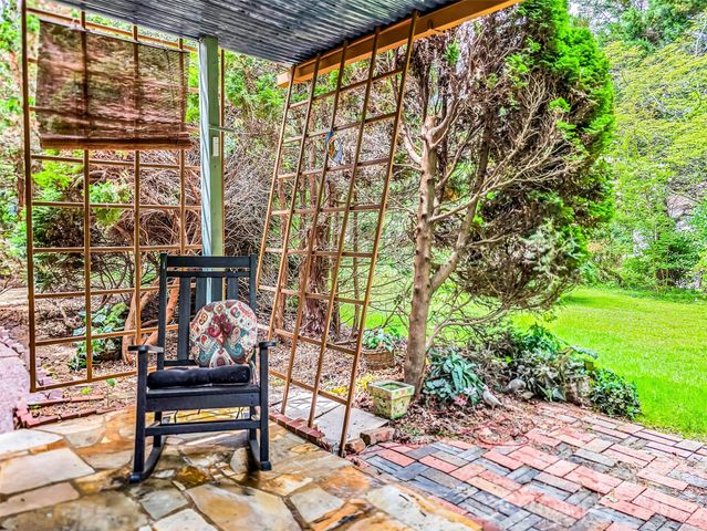 122 W Sweetbriar Lane, Etowah, NC 28729