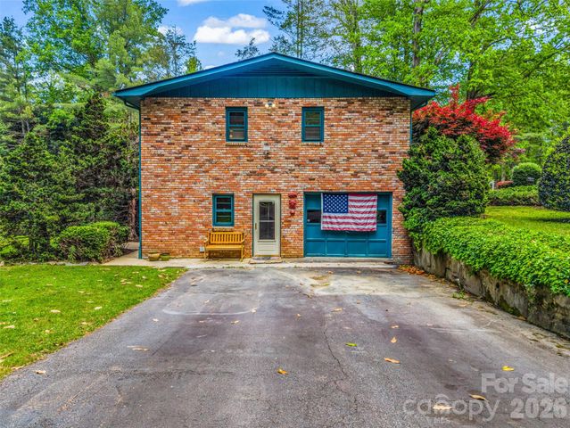 122 W Sweetbriar Lane, Etowah, NC 28729