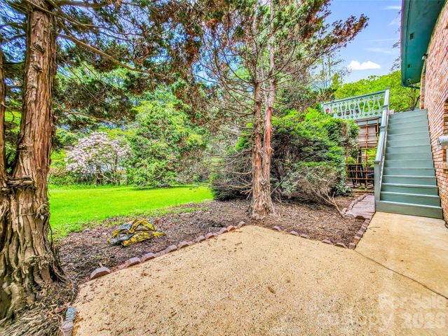 122 W Sweetbriar Lane, Etowah, NC 28729