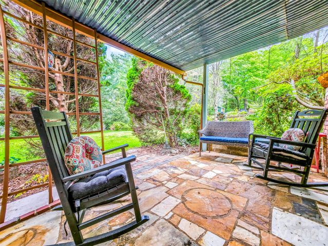 122 W Sweetbriar Lane, Etowah, NC 28729