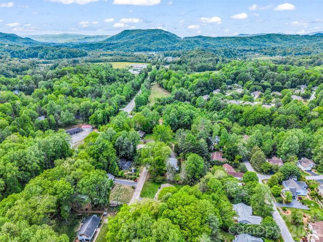 122 W Sweetbriar Lane, Etowah, NC 28729