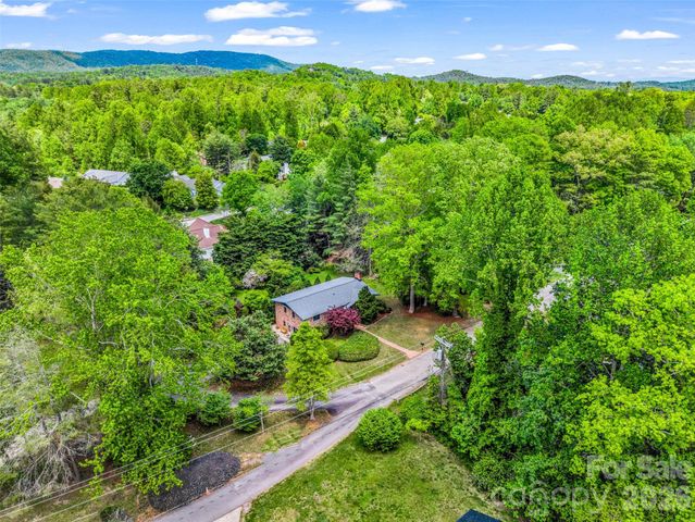 122 W Sweetbriar Lane, Etowah, NC 28729