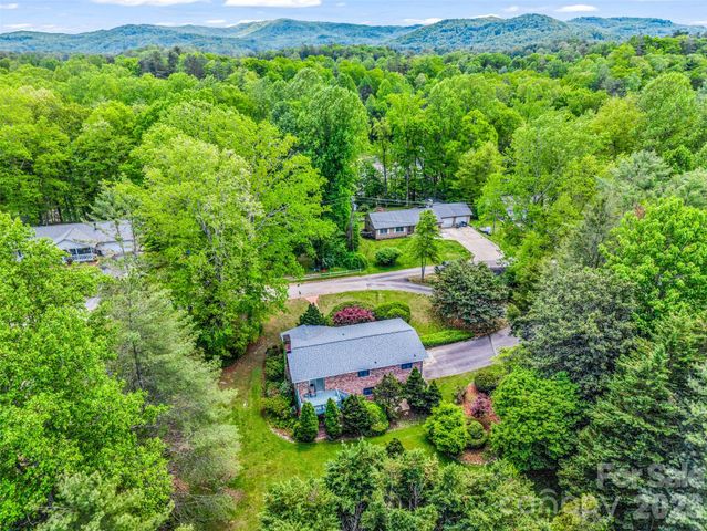122 W Sweetbriar Lane, Etowah, NC 28729