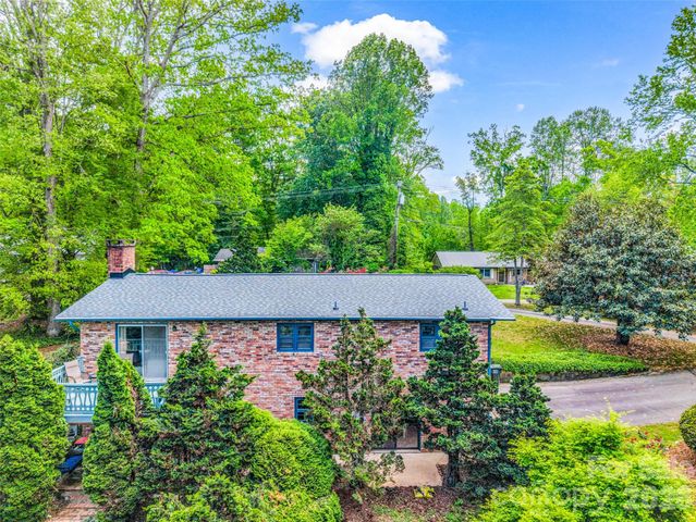 122 W Sweetbriar Lane, Etowah, NC 28729