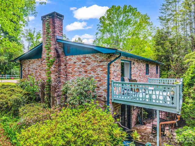 122 W Sweetbriar Lane, Etowah, NC 28729