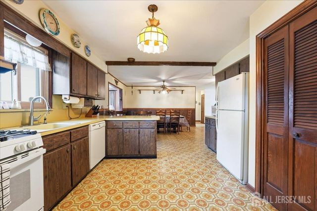 131 Maple Place, South Plainfield, NJ 07080