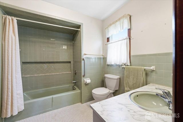 131 Maple Place, South Plainfield, NJ 07080