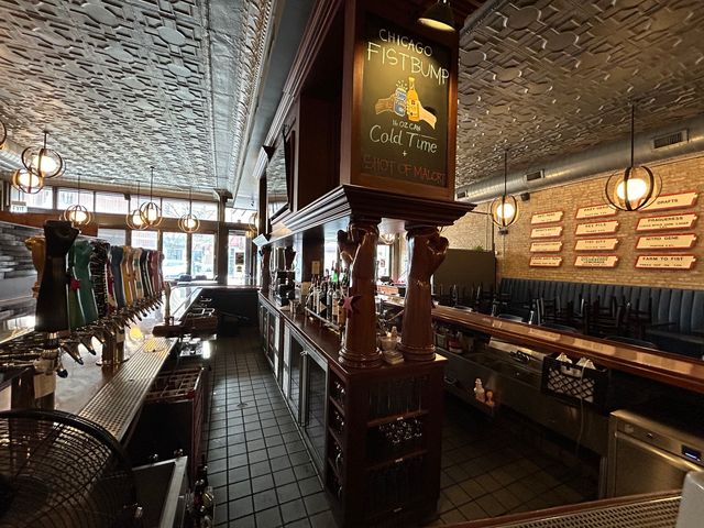 2323 N Milwaukee Avenue, Chicago, IL 60647