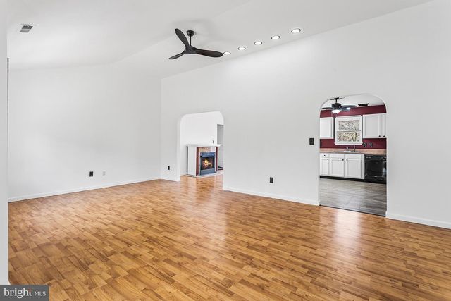 100 SPLIT ROCK RD, Browns Mills, NJ 08015