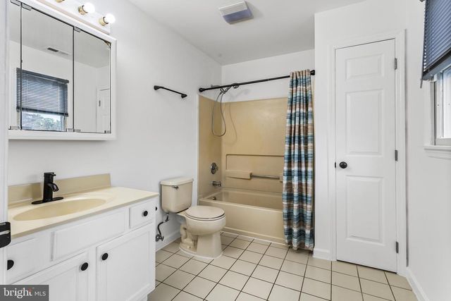 100 SPLIT ROCK RD, Browns Mills, NJ 08015