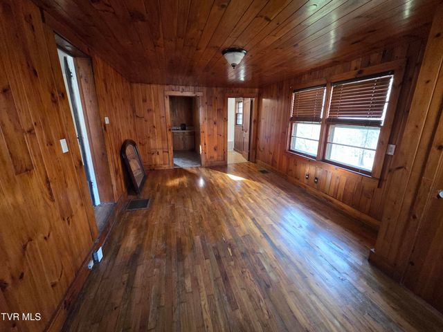 100 Eisenhower Road, Jonesborough, TN 37659