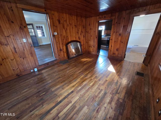 100 Eisenhower Road, Jonesborough, TN 37659