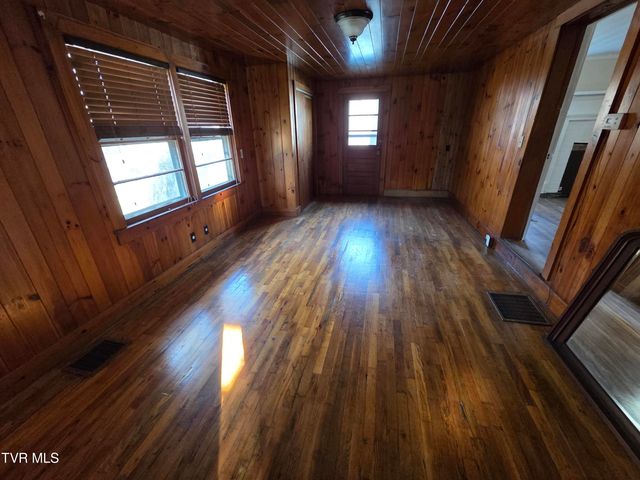 100 Eisenhower Road, Jonesborough, TN 37659