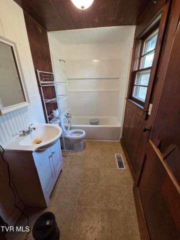 100 Eisenhower Road, Jonesborough, TN 37659