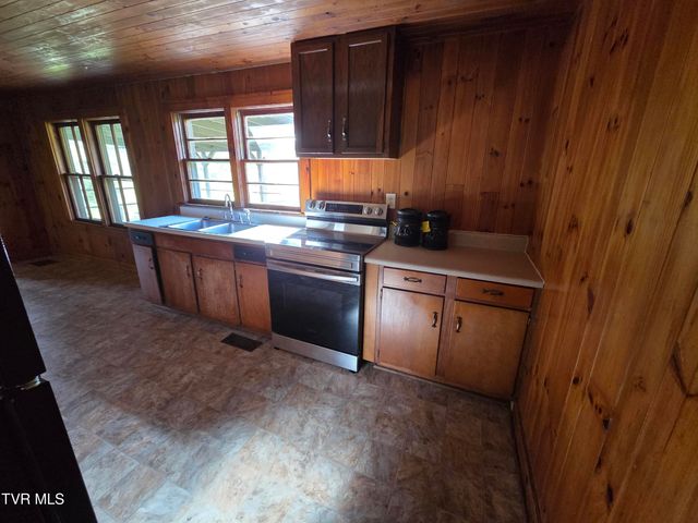 100 Eisenhower Road, Jonesborough, TN 37659