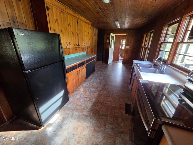 100 Eisenhower Road, Jonesborough, TN 37659