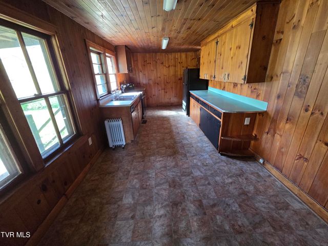 100 Eisenhower Road, Jonesborough, TN 37659