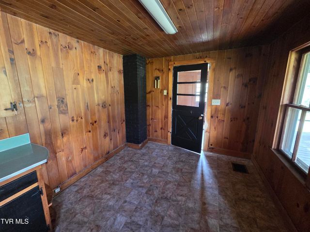 100 Eisenhower Road, Jonesborough, TN 37659
