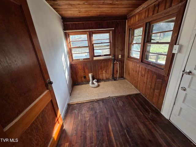 100 Eisenhower Road, Jonesborough, TN 37659