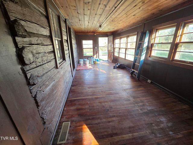 100 Eisenhower Road, Jonesborough, TN 37659
