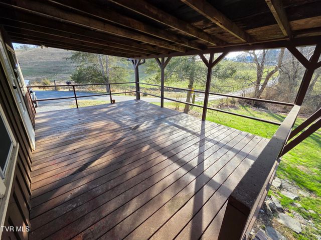 100 Eisenhower Road, Jonesborough, TN 37659