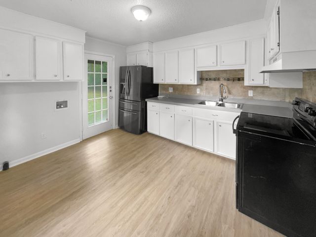 302 Embassy Drive, Summerville, SC 29483