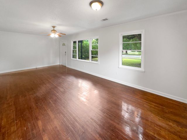 302 Embassy Drive, Summerville, SC 29483