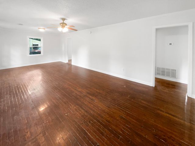 302 Embassy Drive, Summerville, SC 29483