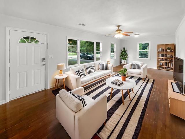 302 Embassy Drive, Summerville, SC 29483